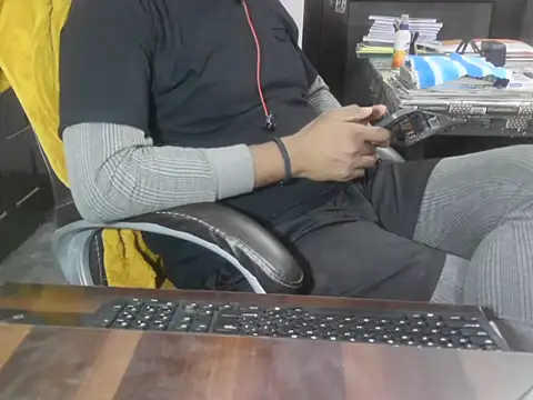 Snapshot of Average_Indian chatting on 11.17.25 Average Indian online show from 11.17.25