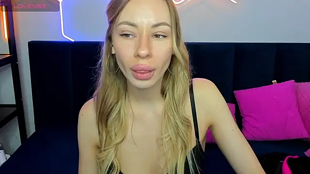 Snapshot of Diana_Garrett chatting on 10.12.25 Diana Garrett online show from 10.12.25