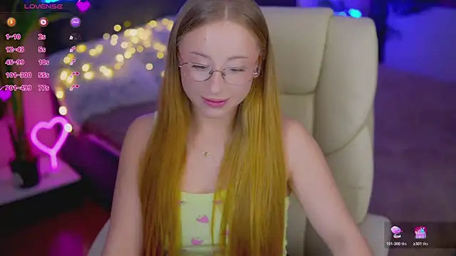 SilverrMoon online show from 10.20.25