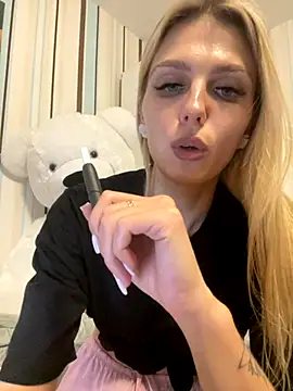 Snapshot of Liya_my chatting on 09.13.25 Liya my online show from 09.13.25