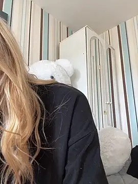 Snapshot of Liya_my chatting on 09.18.25 Liya my online show from 09.18.25