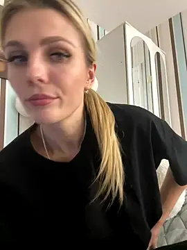 Snapshot of Liya_my chatting on 09.30.25 Liya my online show from 09.30.25