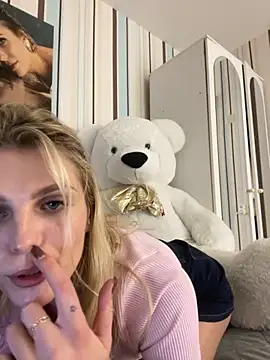 Snapshot of Liya_my chatting on 10.22.25 Liya my online show from 10.22.25