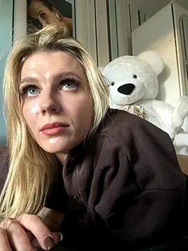 Snapshot of Liya_my chatting on 10.30.25 Liya my online show from 10.30.25