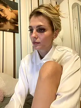 Snapshot of Liya_my chatting on 11.18.25 Liya my online show from 11.18.25