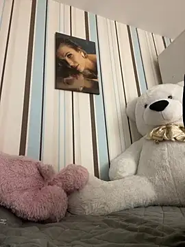 Snapshot of Liya_my chatting on 11.28.25 Liya my online show from 11.28.25