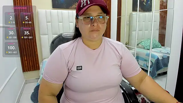 Snapshot of katty_femdom chatting on 07.09.26 katty femdom online show from 07.09.26