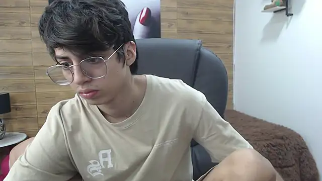 Snapshot of jhoellx chatting on 03.18.25 jhoellx online show from 03.18.25