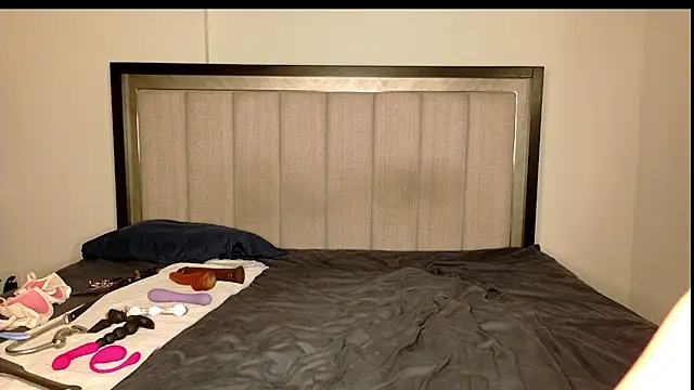 misscatxo online show from 02.20.25