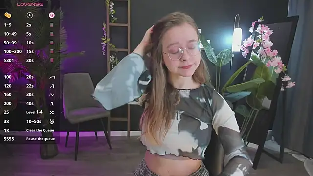 Snapshot of CassieCool chatting on 01.23.25 CassieCool online show from 01.23.25