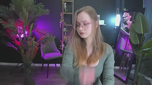 Snapshot of CassieCool chatting on 01.25.25 CassieCool online show from 01.25.25