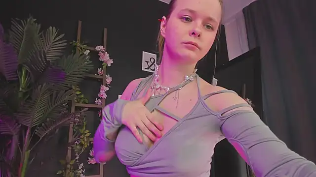 Snapshot of CassieCool chatting on 03.20.25 CassieCool online show from 03.20.25