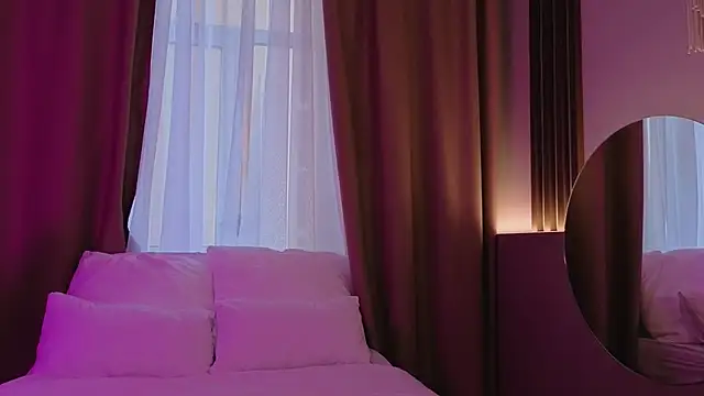 Snapshot of CassieCool chatting on 10.15.25 CassieCool online show from 10.15.25