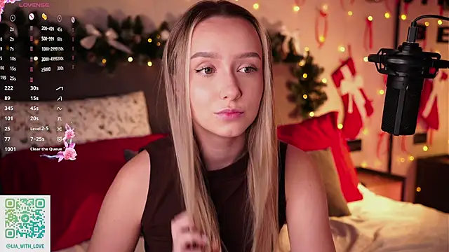 HollisBeckett online show from 12.15.25