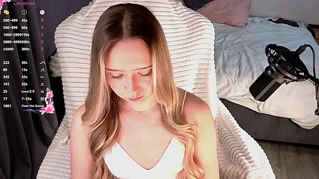 HollisBeckett online show from 03.04.26