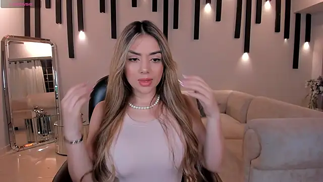 Snapshot of ChloePreston_ chatting on 12.15.24 ChloePreston online show from 12.15.24