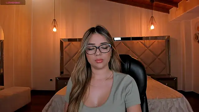 Snapshot of ChloePreston_ chatting on 12.28.24 ChloePreston online show from 12.28.24