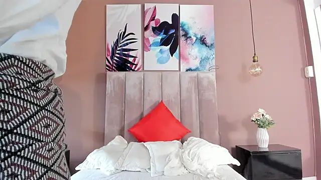 Snapshot of BellaClaiir chatting on 02.22.25 BellaClaiir online show from 02.22.25