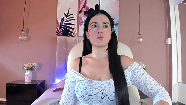 Snapshot of BellaClaiir chatting on 09.09.25 BellaClaiir online show from 09.09.25