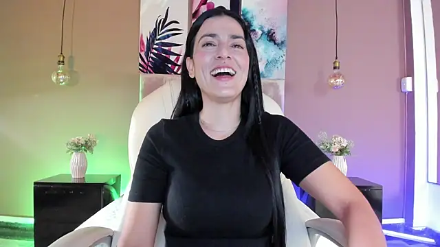 Snapshot of BellaClaiir chatting on 10.06.25 BellaClaiir online show from 10.06.25