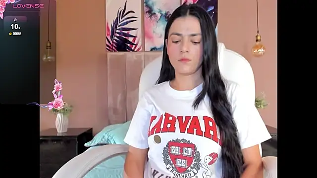 Snapshot of BellaClaiir chatting on 11.25.25 BellaClaiir online show from 11.25.25