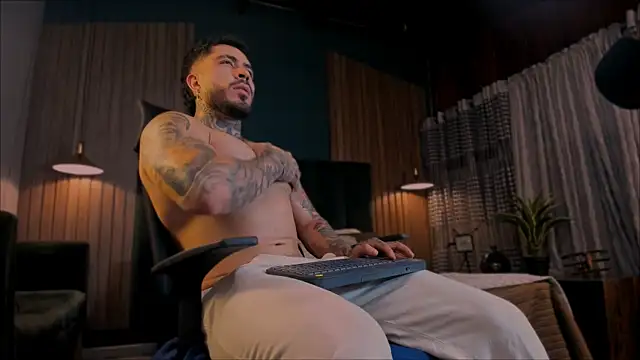 LeoSalvatore  online show from 01.30.25