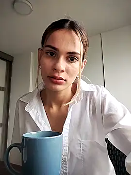 cuteluci  online show from 02.25.25