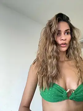 cuteluci  online show from 09.10.25