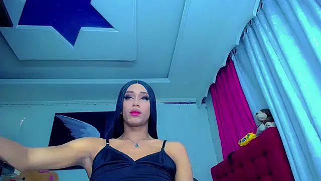 Snapshot of NahomiCamper chatting on 03.01.25 NahomiCamper online show from 03.01.25