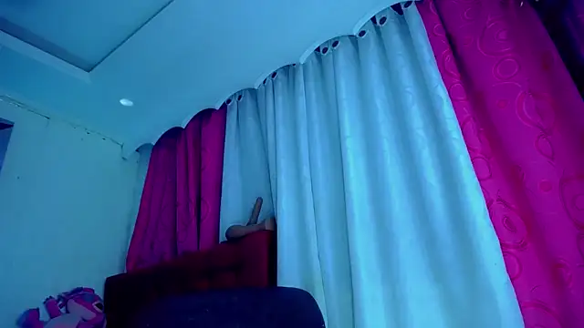 Snapshot of NahomiCamper chatting on 09.09.25 NahomiCamper online show from 09.09.25