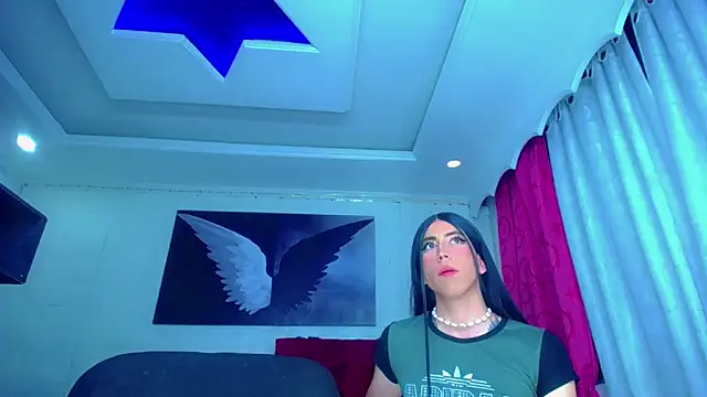 Snapshot of NahomiCamper chatting on 10.07.25 NahomiCamper online show from 10.07.25