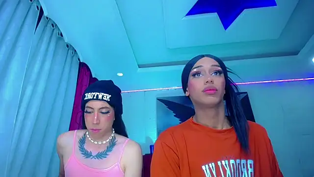 Snapshot of NahomiCamper chatting on 10.11.25 NahomiCamper online show from 10.11.25