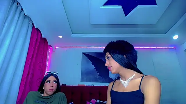 Snapshot of NahomiCamper chatting on 10.18.25 NahomiCamper online show from 10.18.25