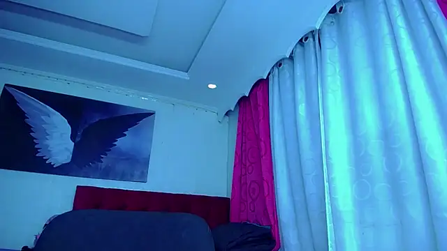 Snapshot of NahomiCamper chatting on 11.04.25 NahomiCamper online show from 11.04.25