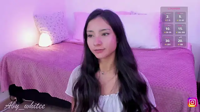 AbyWhitee online show from 01.05.25