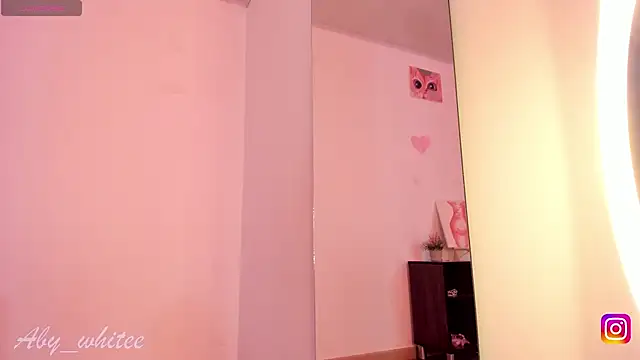 AbyWhitee online show from 09.18.25