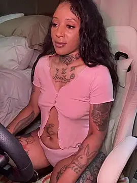 CrownedNyaries online show from 12.19.24