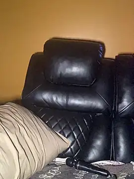 CrownedNyaries online show from 01.10.25