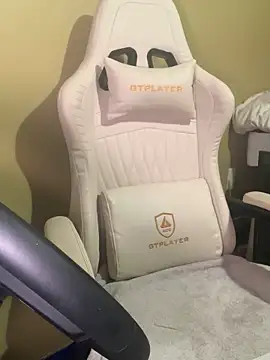 CrownedNyaries online show from 02.20.25