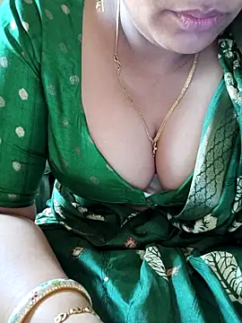 Snapshot of samitasharma chatting on 03.24.26 samitasharma online show from 03.24.26