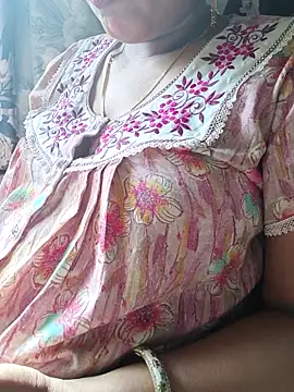 Snapshot of samitasharma chatting on 04.08.26 samitasharma online show from 04.08.26