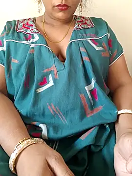 Snapshot of samitasharma chatting on 04.14.26 samitasharma online show from 04.14.26