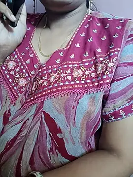 Snapshot of samitasharma chatting on 04.15.26 samitasharma online show from 04.15.26