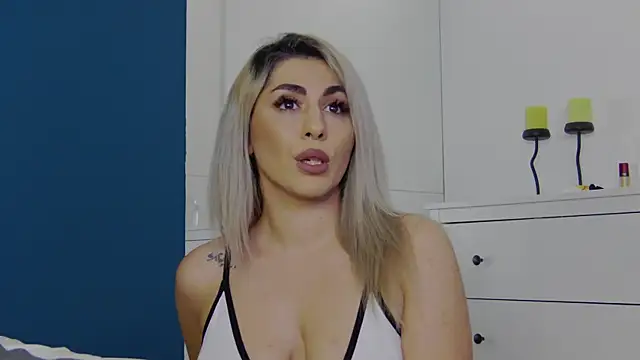 Snapshot of CelineMeyerr chatting on 10.14.25 CelineMeyerr online show from 10.14.25