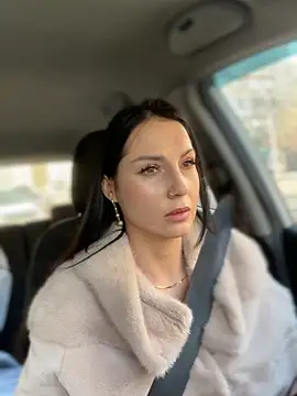 Snapshot of Roxana-Sexy chatting on 12.13.24 Roxana-Sexy online show from 12.13.24