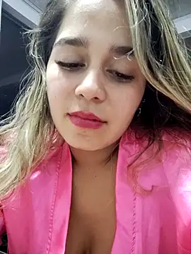 LaurenWelly  online show from 02.07.25