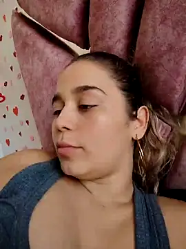 LaurenWelly  online show from 02.19.25