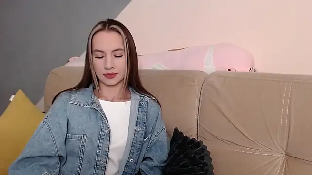 AmbrielHailey online show from 10.18.25