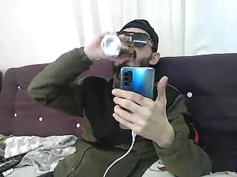 Snapshot of kallaviz chatting on 12.15.25 kallaviz online show from 12.15.25