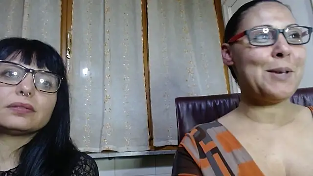 Snapshot of Foxlady2271 chatting on 02.22.26 Foxlady2271 online show from 02.22.26